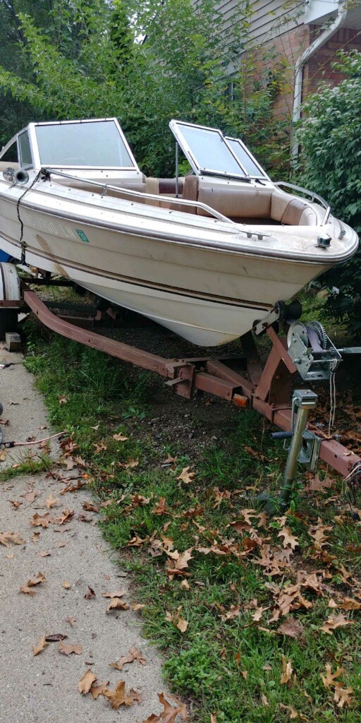 1984 Sea Ray Seville Powerboat w Trailer, Waterford MI | No Fees & No Reserve