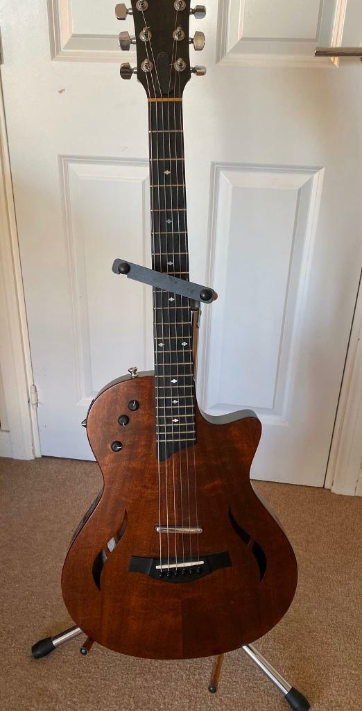Taylor T5z Classic hybrid guitar RRP £1850 in Watford, Hertfordshire Gumtree
