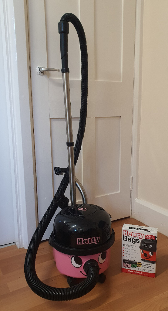 Hetty HET 16011 Bagged Cylinder Vacuum Cleaner + box of spare bags