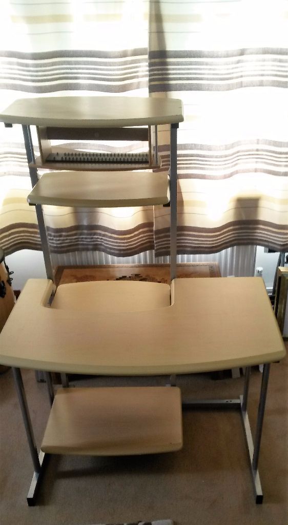 LOGIFORM BEECH EFFECT COMPUTER WORKSTATION /CAN BE TAKEN VIA CAR AS TOP