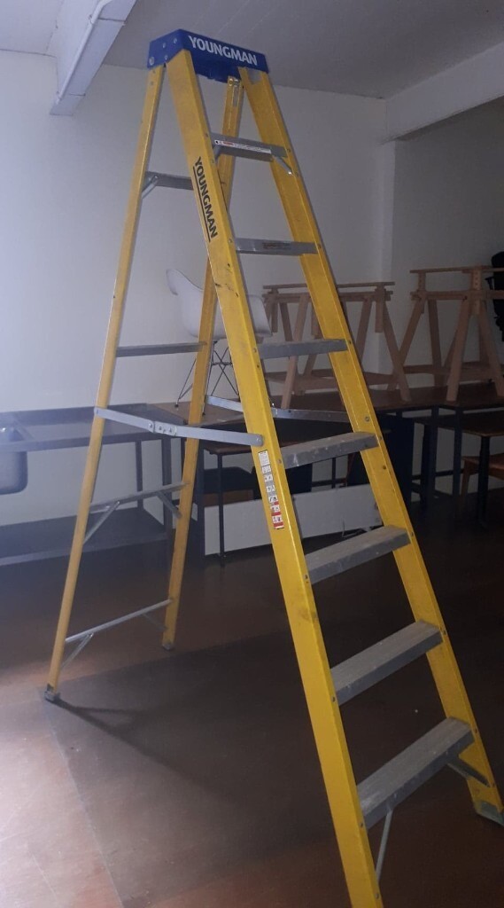 Youngman Fibreglass Swingback Step Ladder 8 Tread SWH 3.15m in