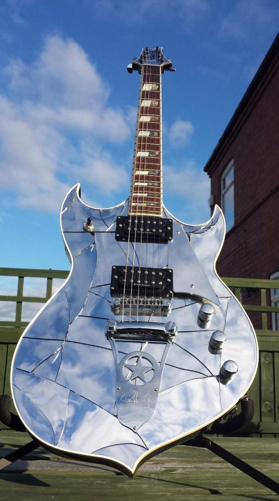 Rare Kiss Paul Stanley Silvertone Sovereign Pro Cracked Mirror Guitar in Keyworth