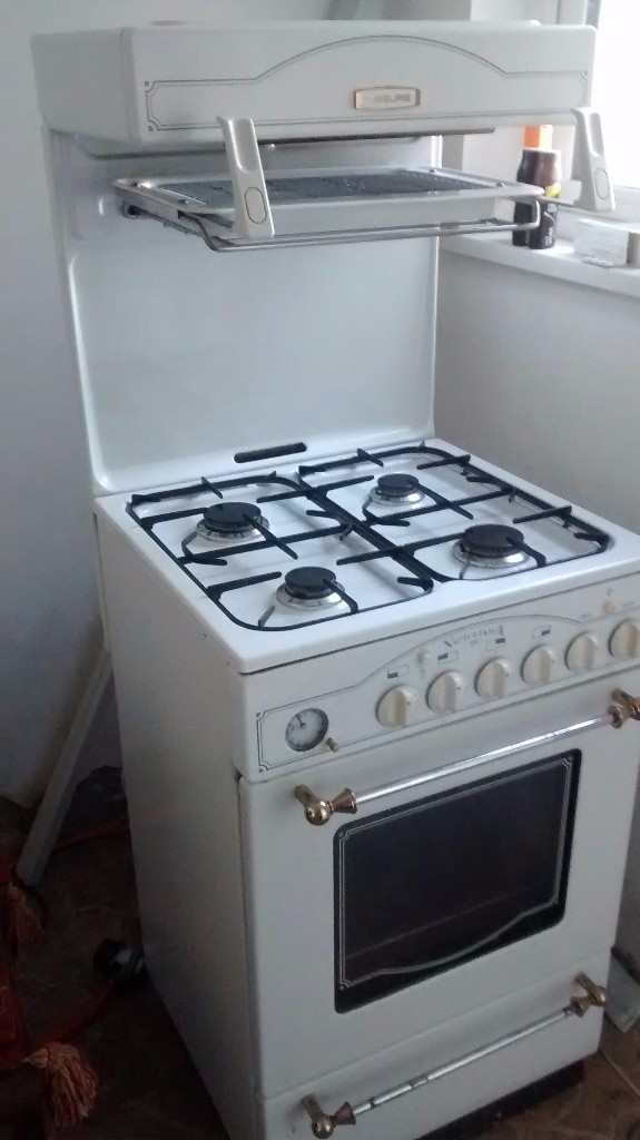 Calor gas cooker, free standing, good condition, inc large gas bottle