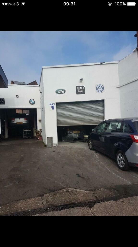 Unit Car workshop garage spray body shop to let rent in Birmingham city