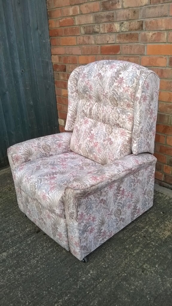 HSL Manual Recliner Armchair Floral fabric Upholstery Excellent Clean