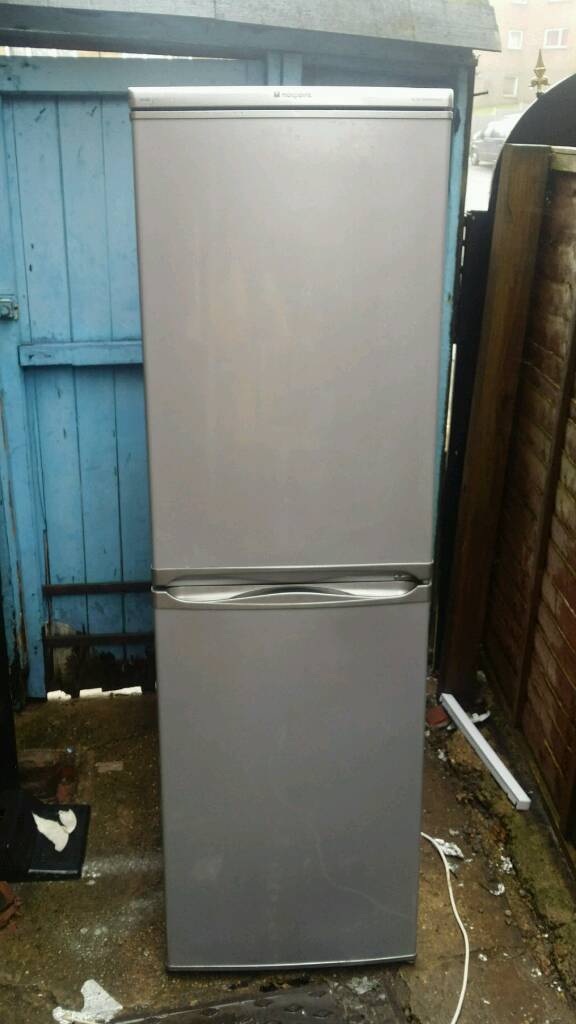 Hotpoint RFA52 Freestanding fridge freezer in Luton, Bedfordshire