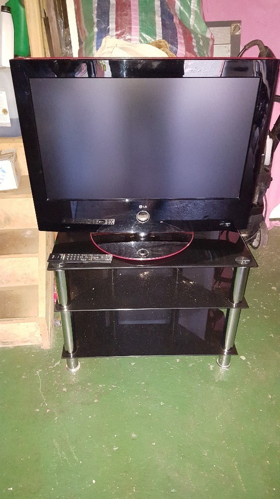 LG Flat Screen TV 33 with Stand in Mansfield, Nottinghamshire Gumtree