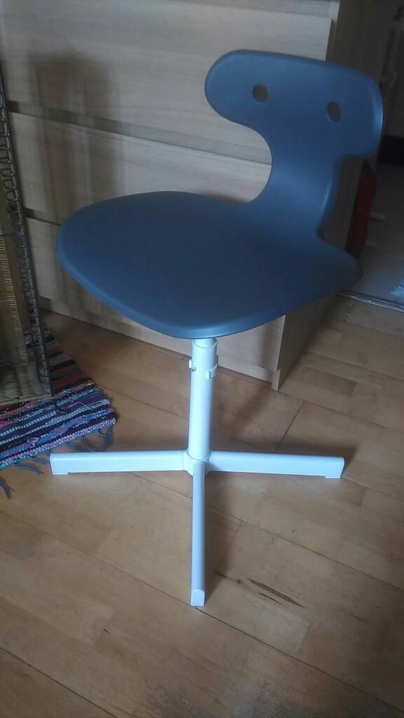 Small desk chair | in Belfast | Gumtree