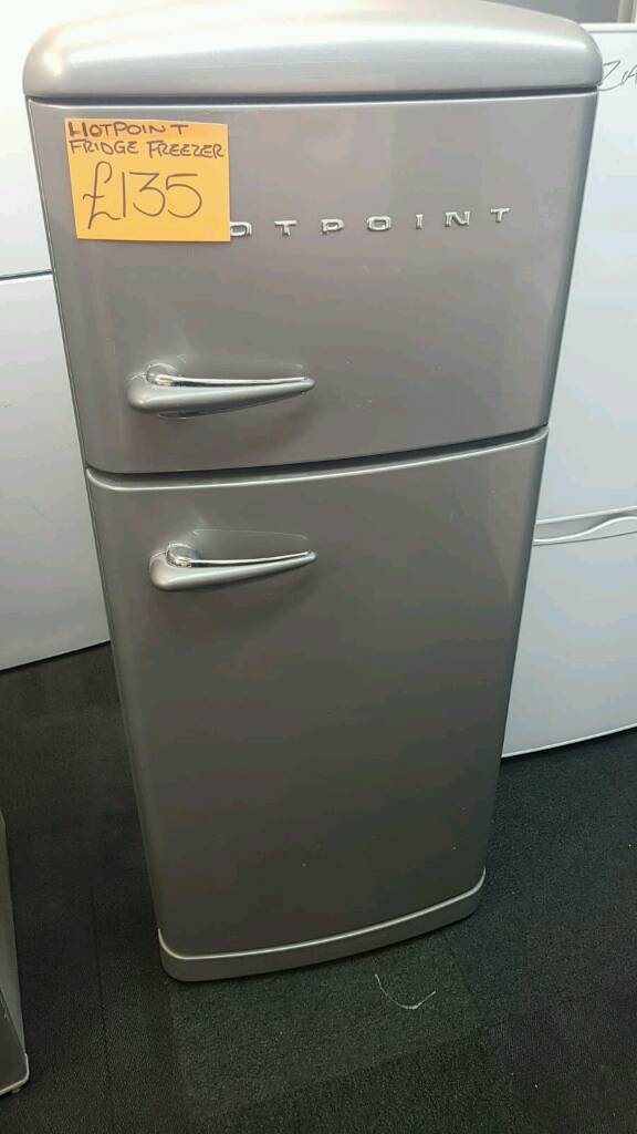 HOTPOINT 30^70 FROSTFREE FRIDGE FREEZER IN SILVER in Rotherham, South