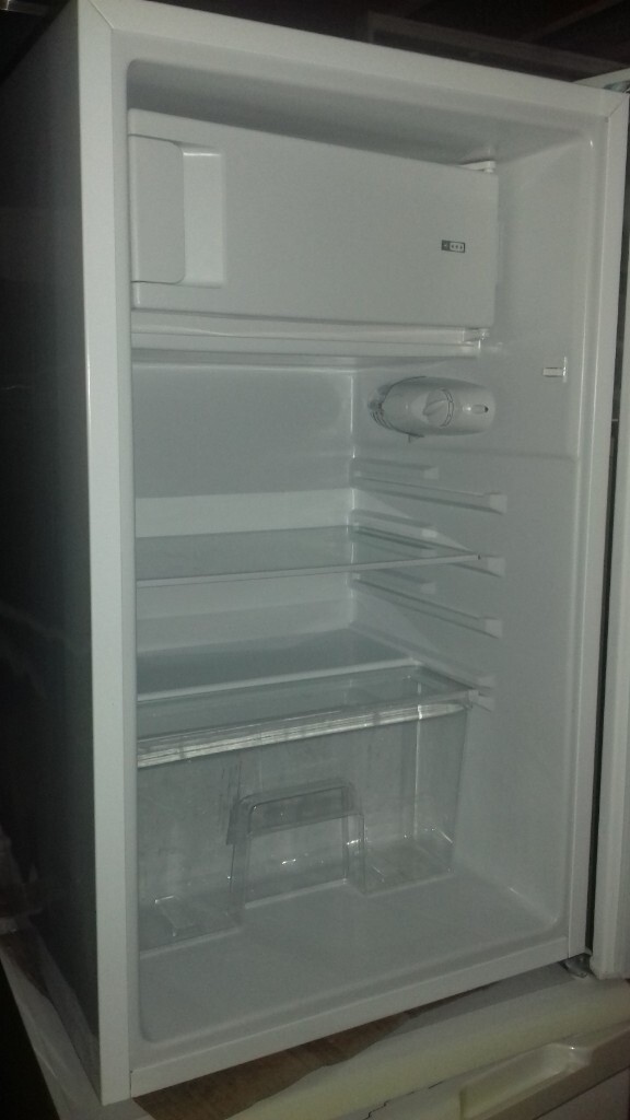CURRYS CUR50W12 Fridge with Freezer Compartment in Kilwinning, North