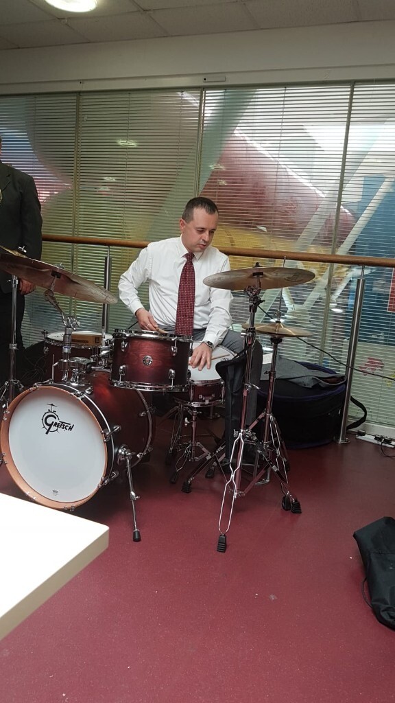 ADVANCED and CREATIVE JAZZ DRUMMER looking for BAND / MUSICIANS in