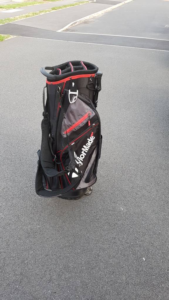 Taylormade Golf Stand bag in excellent condition with Rain cover in
