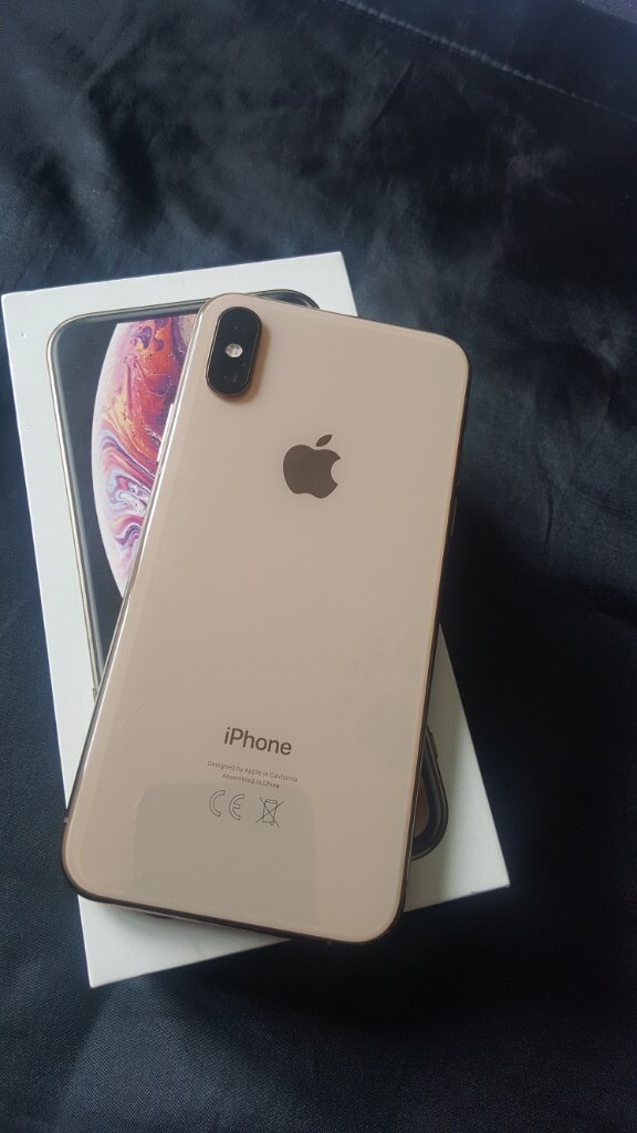 IPHONE XS , ROSE GOLD 64 GB UNLOCKED BOXED WIT ACCESSORIES. HARDLY