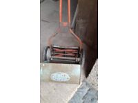 PUSH LAWN MOWER WITH GRASS BOX
