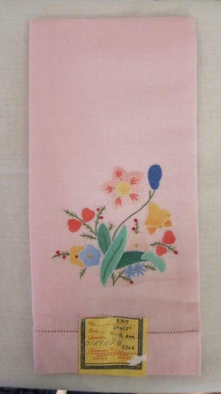 NWT Vintage Pink Linen Applique Embroidered Hand Towel 14 x 22