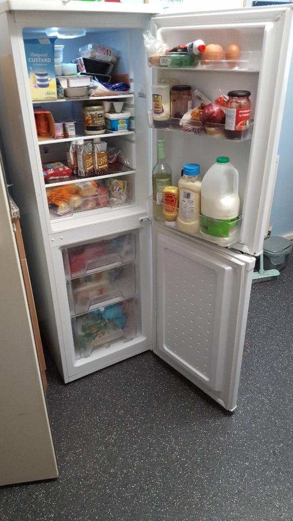 BUSH bsff50152w FRIDGE FREEZER WHITE NEEDS A NEW HOME SERIOUS