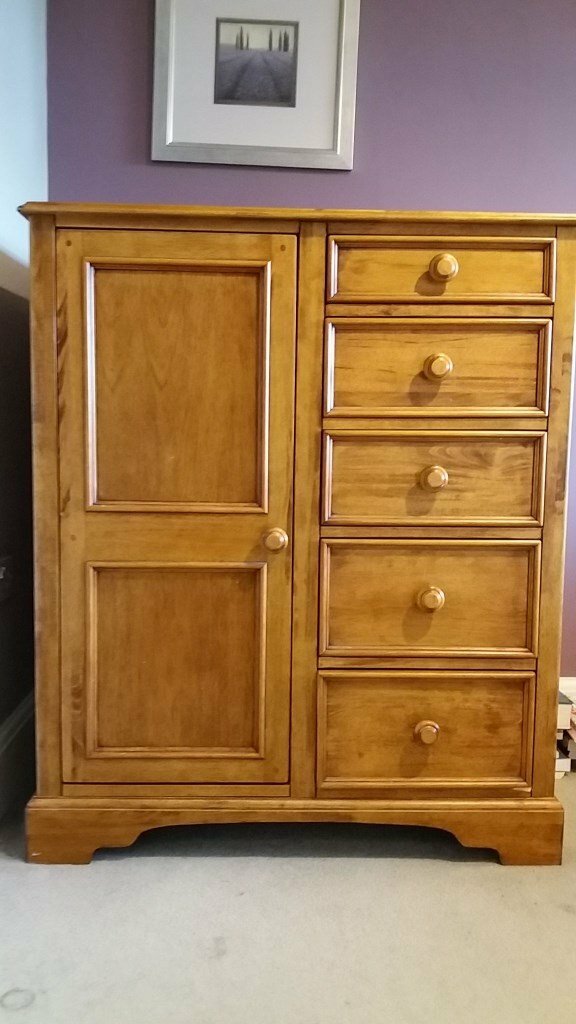 Elegant Century Chest 5 drawers plus a halfwardrobe combined. Medium