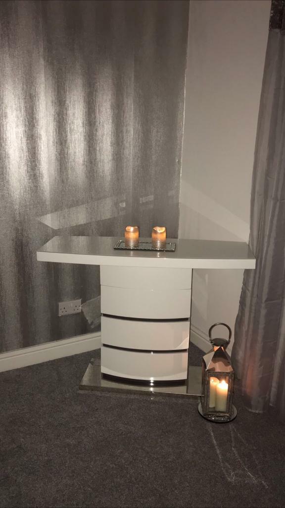 SCS White Gloss Column Console Table in Great Sutton, Cheshire Gumtree