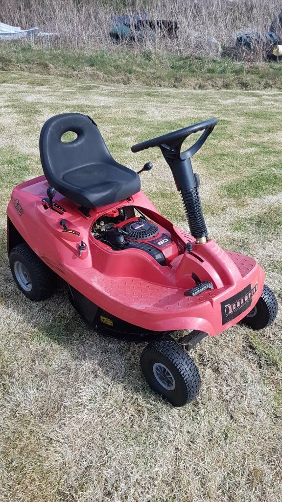 Champion Ride on Mower Sit on Lawnmower Electric start grass collection