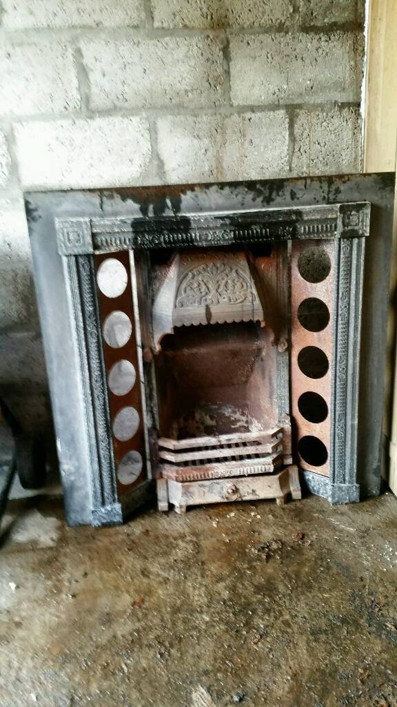 Victoria Antique Cast Iron Fireplace Surround Mantlepiece In