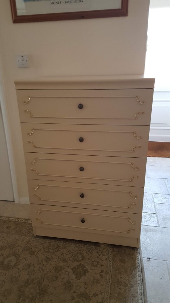 Cream chest of 5 Drawers Used H1130mm x W760mm x D445mm in