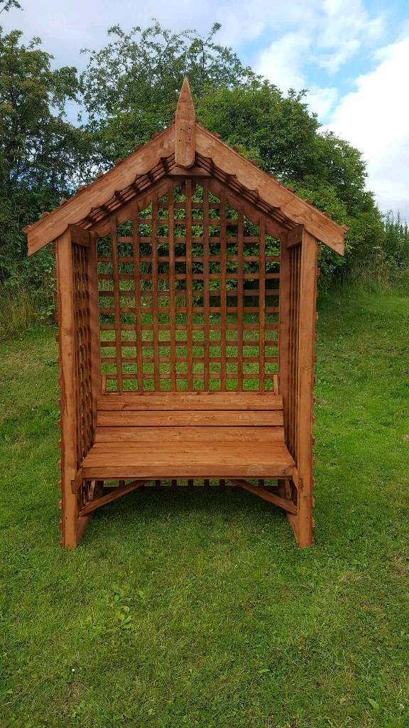 seat with trellis