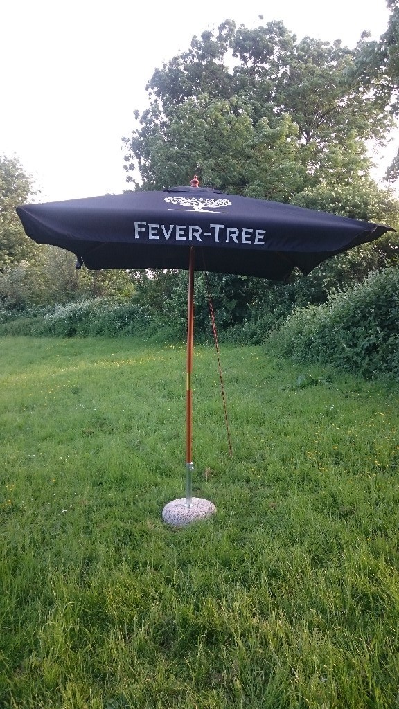 BRAND NEW OUTDOOR GARDEN UMBRELLAS PARASOLS, PUB DRINKS BRANDED 2m