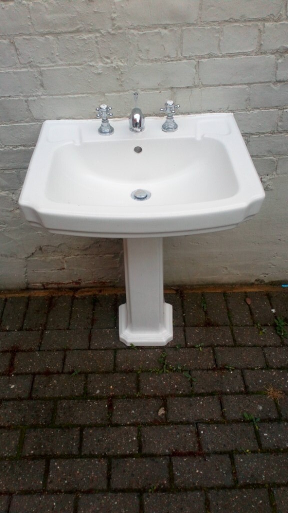 Traditional bathroom sink with taps. Excellent condition. in North Shields, Tyne and Wear