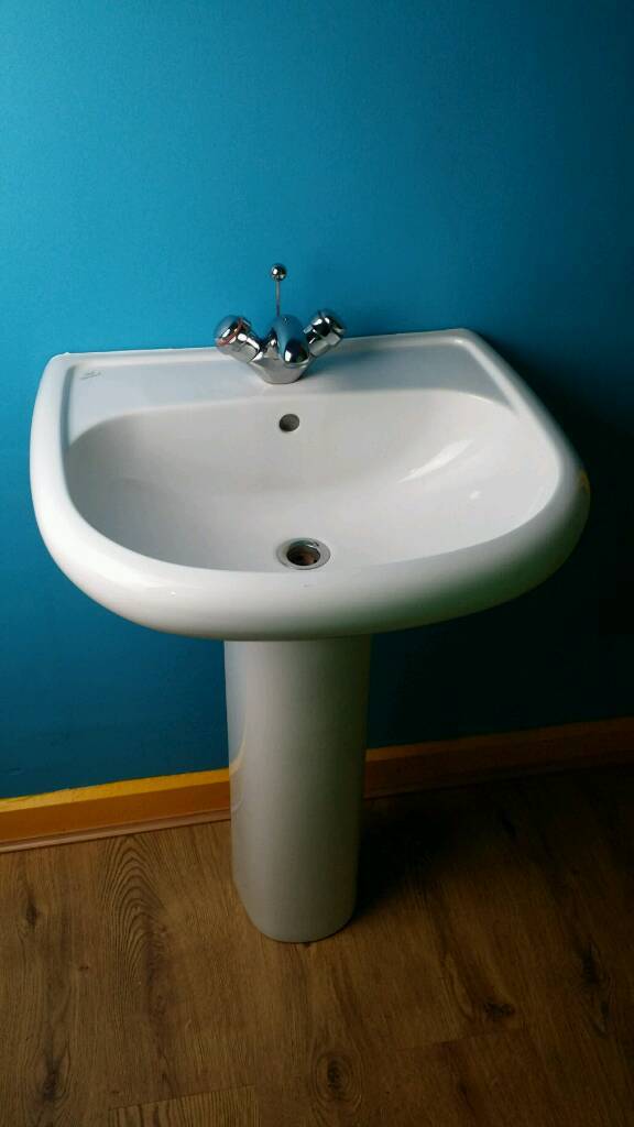 Ideal Standard Semi pedestal sink excellent condition in Washington