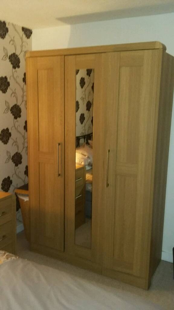 3 door Oak Effect Wardrobe in Kirkintilloch, Glasgow Gumtree