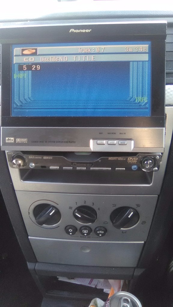 Pioneer avh p6500dvd in car dvd player flip out screen in Chester Le