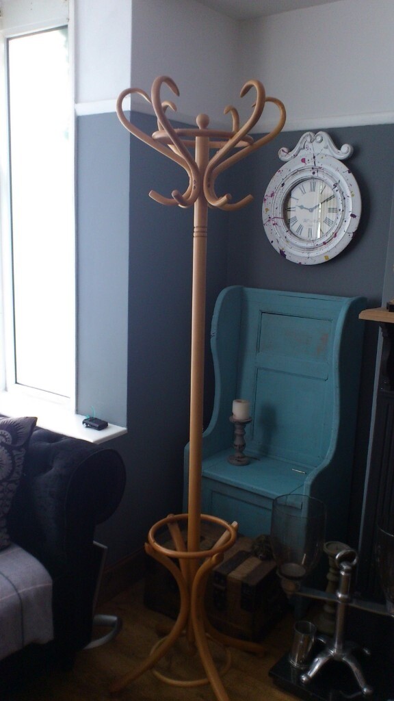 A GREAT LOOKING VINTAGE SOLID OAK HAT/COAT STAND VERY GOOD PRELOVED