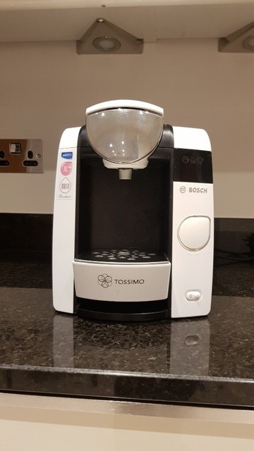Coffee Machine Bosch Tassimo White Tas 4504 In Coventry