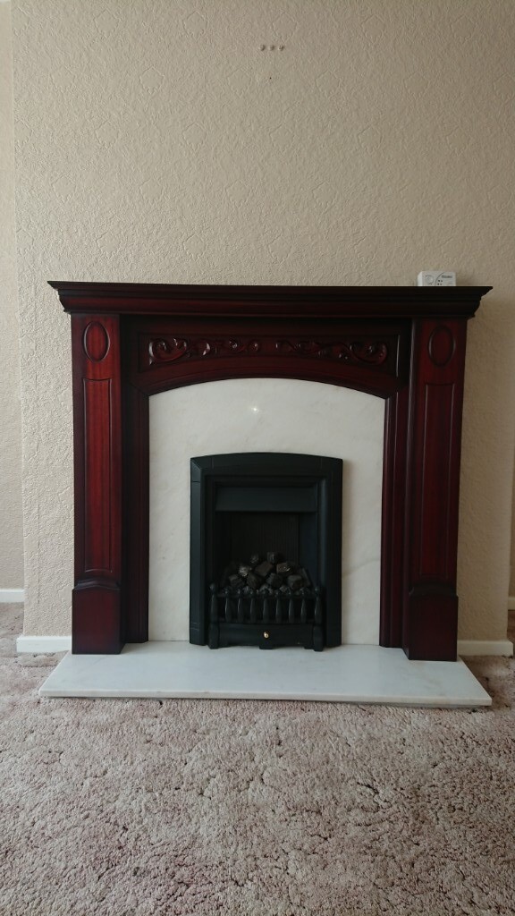 ** GAS FIRE AND SURROUND FOR SALE ** in BlaydononTyne, Tyne and