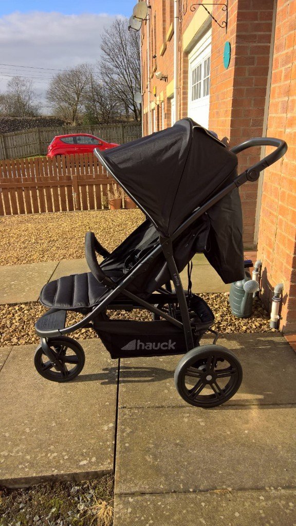 Hauck Rapid 3-wheel pushchair, barely used, includes two raincovers and