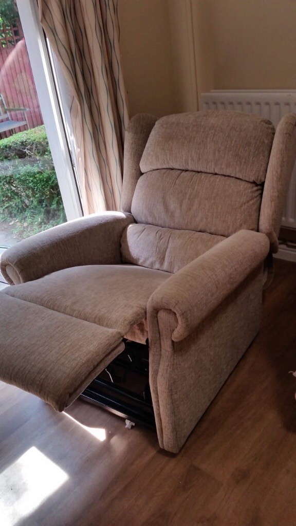 Parker Knoll recline/ riser chair. Excellent condition. in Ashton