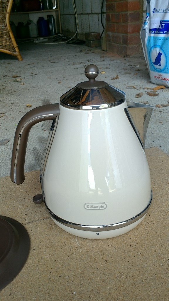 Delonghi Cream Cordless Electric Kettle in Bury St Edmunds, Suffolk
