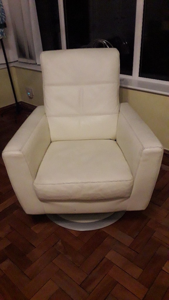 2x cream leather swivel armchairs. Small aamount of wear but generally