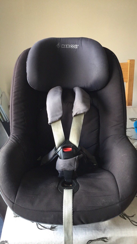 Maxi Cosi Pearl car seat and family fix isofix base | in Ellon