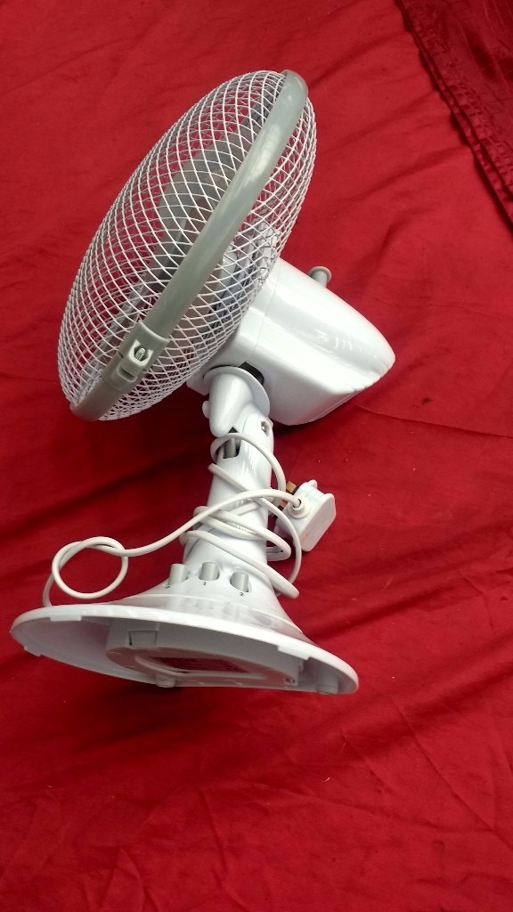 TESCO DESK FAN IN EXCELLENT CONDITION WORKING AVAILABLE FOR SALE in