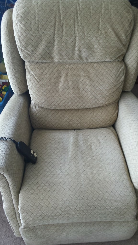 SEMINAR RISER RECLINER CHAIR WITH REMOTE CONTROL GOOD WORKING ORDER