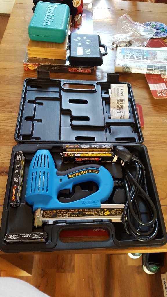 ARROW ET100 240V HEAVY DUTY BRAD AND NAIL GUN. NEW in Bootle