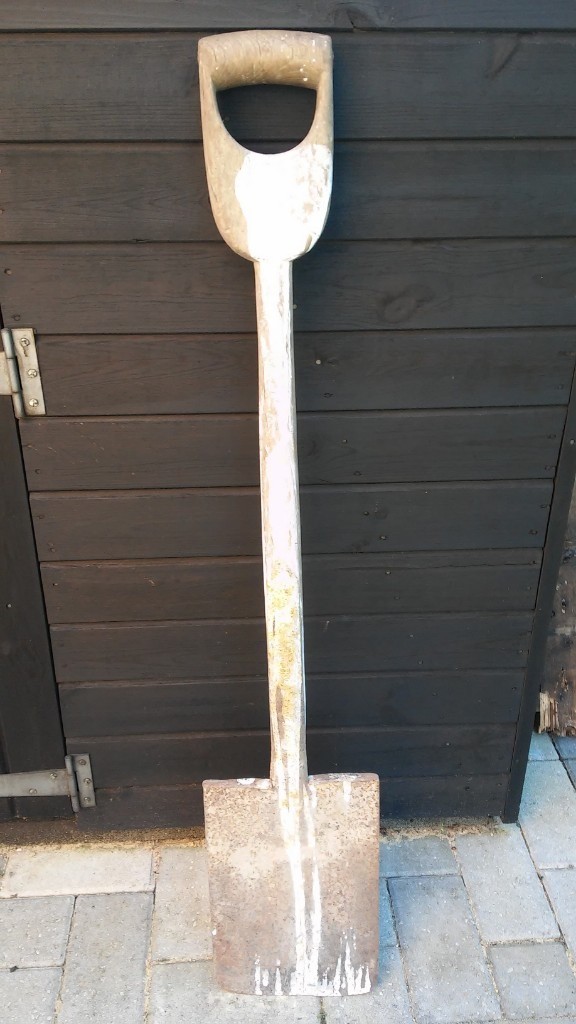 VINTAGE WOODEN HANDLED SPADE/SHOVEL. D handle, shabby chic for display