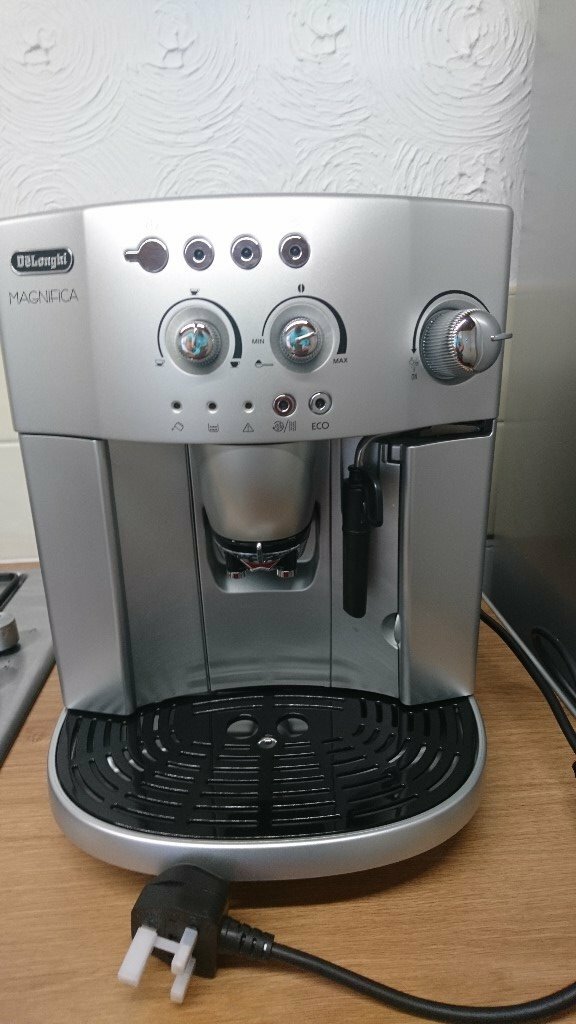 DELONGHI MAGNIFICA ESAM4200 AS NEW in Middleton, Manchester Gumtree