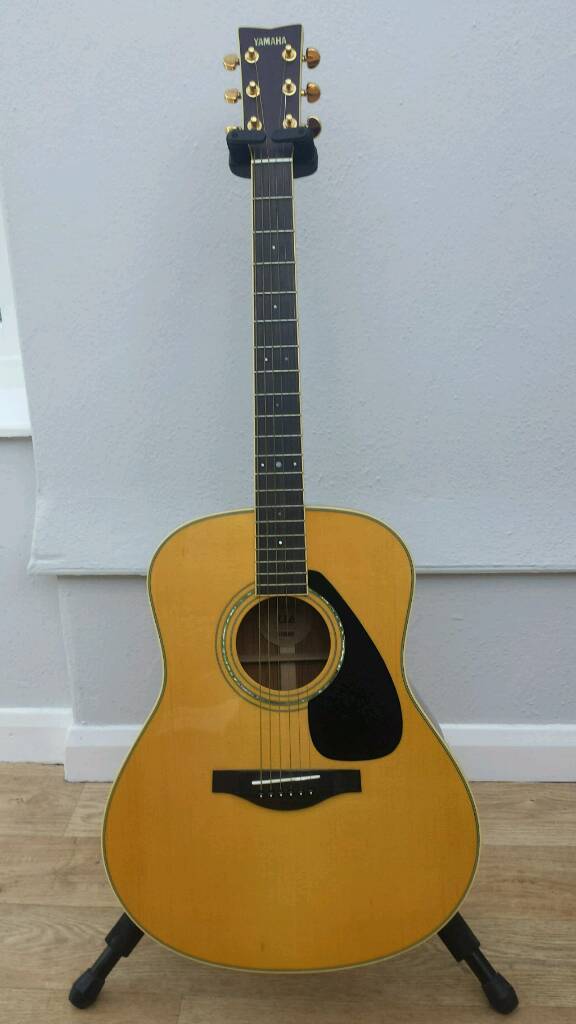 Yamaha LL6 acoustic guitar + original hardcase. Superb condition in