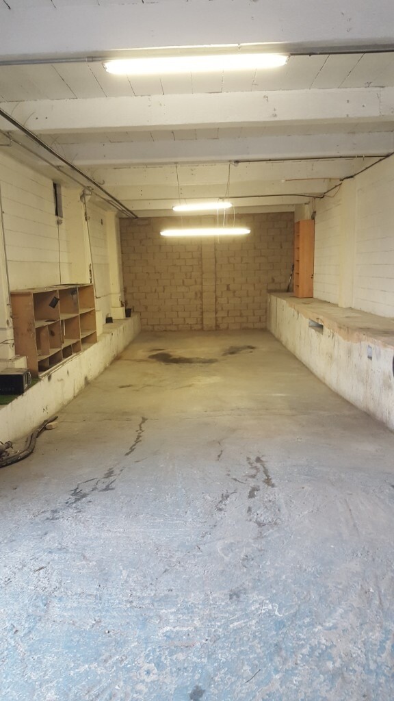 1000 Square ft Commercial Unit / Business Unit
