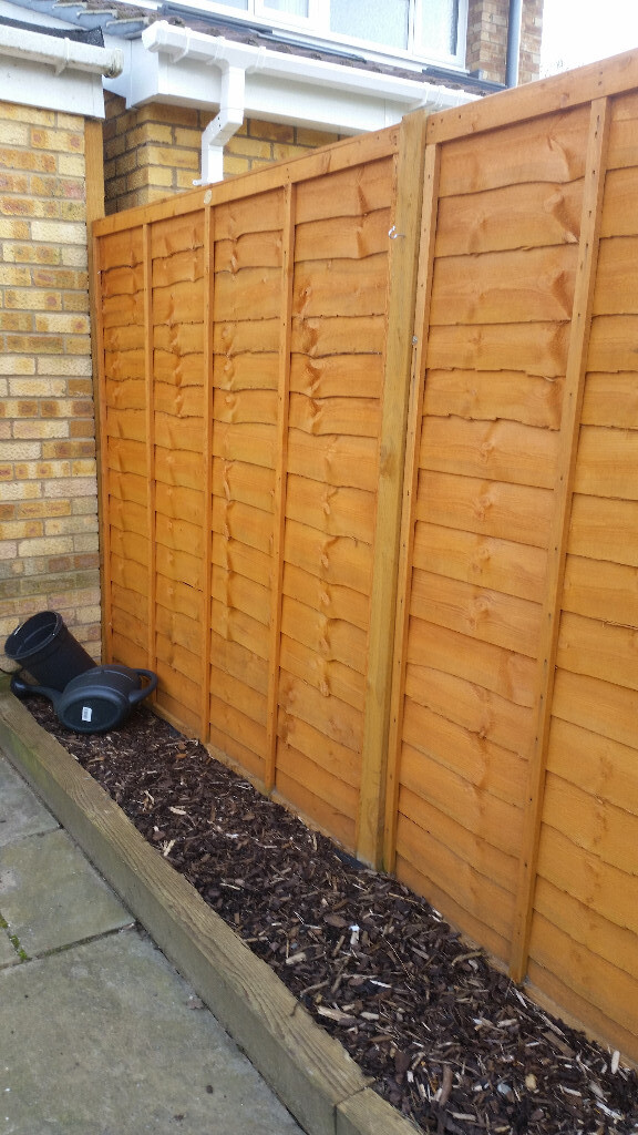 4 Fence panels, 6' overlap from Selco builders warehouse (New) 4 Posts