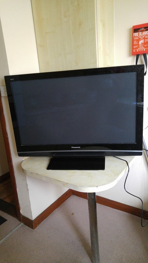 42 inch Panasonic Viera TH42PX80B HD Ready Digital Freeview widescreen