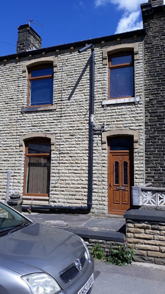 Lockwood Huddersfield 2 bed mid through terrace house Close to all