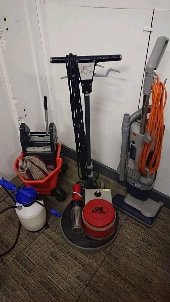 Dry Fusion carpet cleaning machine with extras in Stotfold